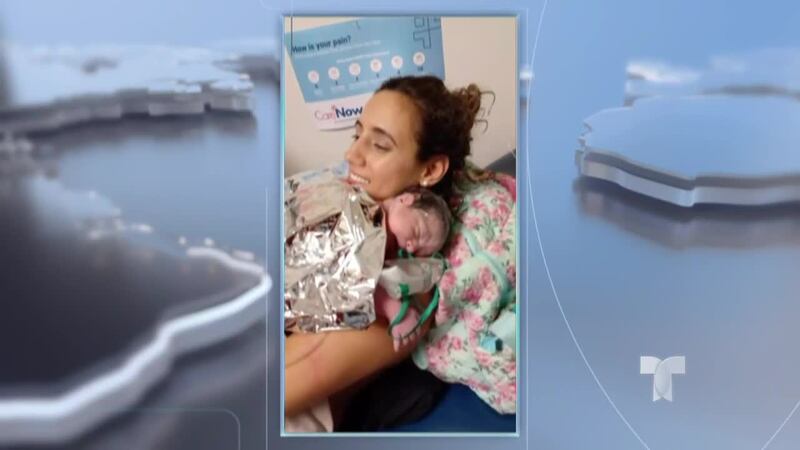 Una madre de Texas dio a luz inesperadamente en la escuela primaria de su hija mientras la...