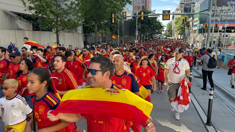 La 'marea roja' inunda Atlanta.