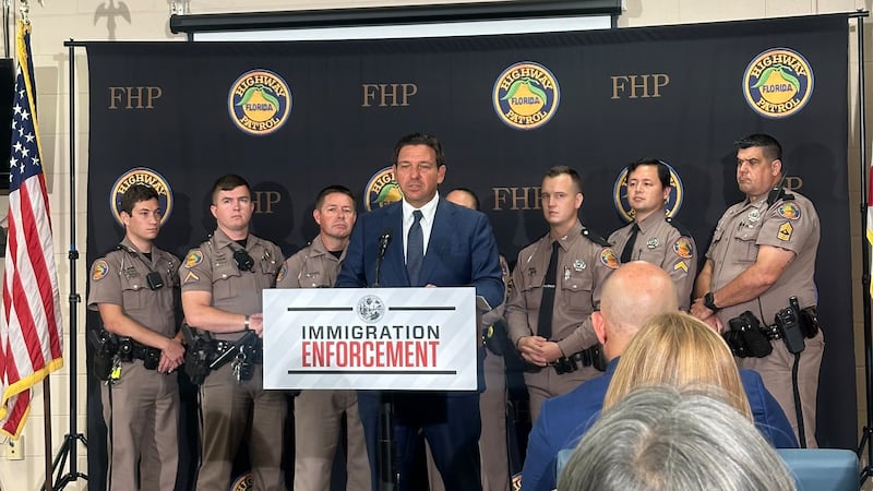 Conferencia de prensa DeSantis sobre inmigración en el Panhandle