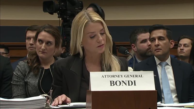 "¡Estoy hablando, cállese!". Entre insultos transcurrió la audiencia de la secretaria de...