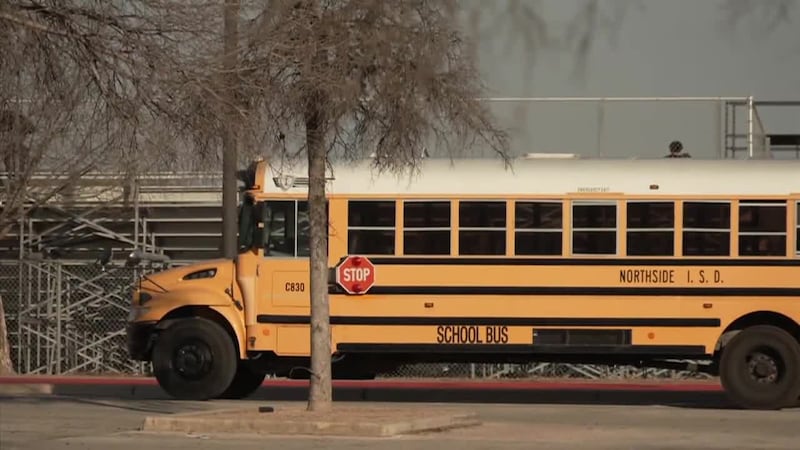 Alarma en un distrito escolar por la muerte de tres estudiantes: una atropellada por camión de...