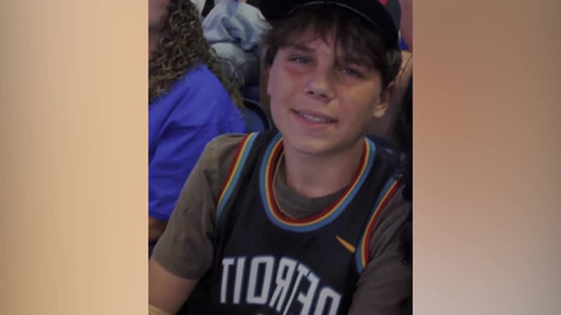 Un niño de 13 años murió tres días después de ser atropellado mientras conducía una patineta...